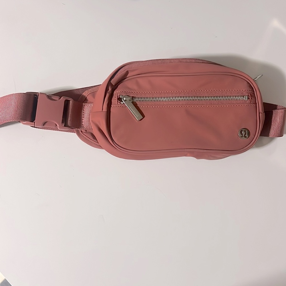Lululemon Wanderlust belt bag